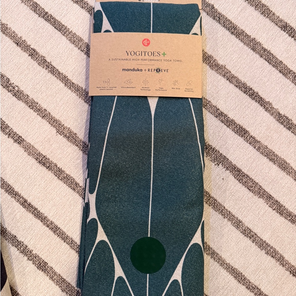 NWT Manduka +Repreve green/white (Devotion Rainforest)